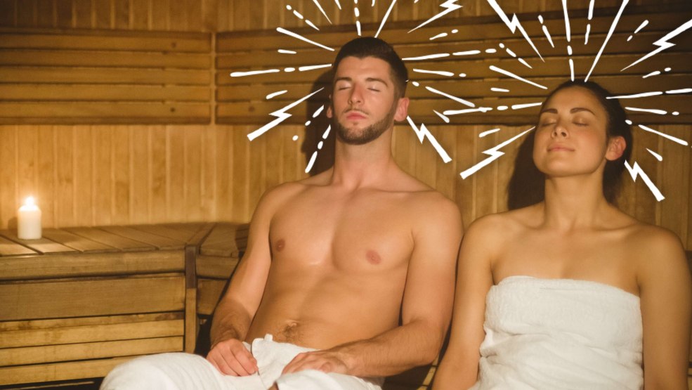 Garçons et filles dans les saunas