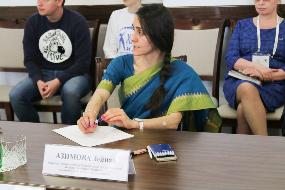 Secrétaire Zeynab Azimov en Inde