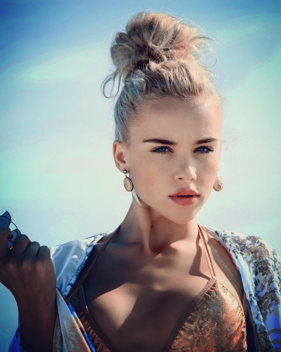 Liza Raykina (Julia Reutova, Reutyq, Ronja) nue