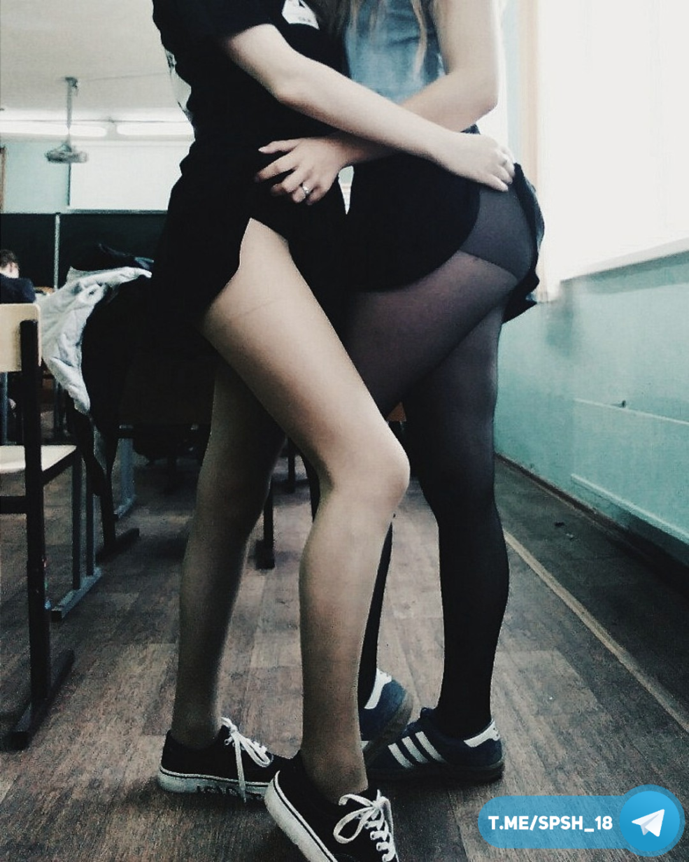 Écolière moderne en collants