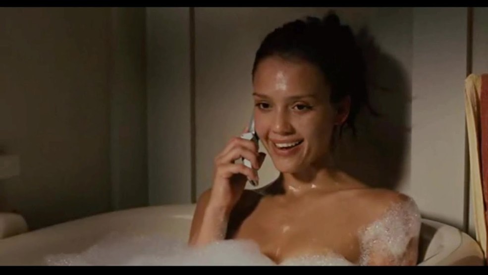 Poitrine Jessica alba dans le film