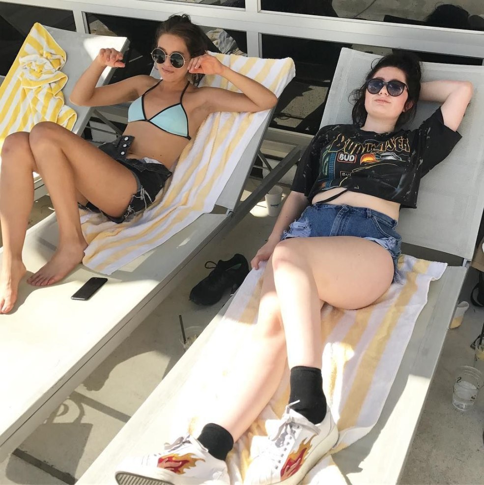 Les jambes d'Emma Kinny