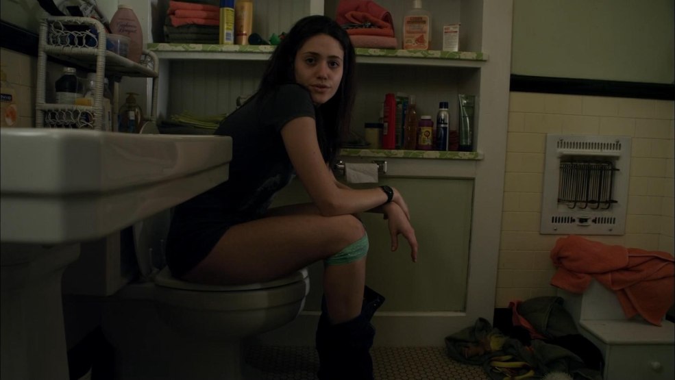 Emmy Rossum dans le film Les jambes sans vergogne