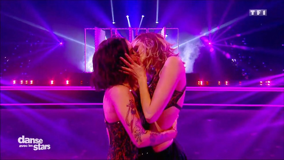 Lou Lou - Deadly Kiss lesbienne