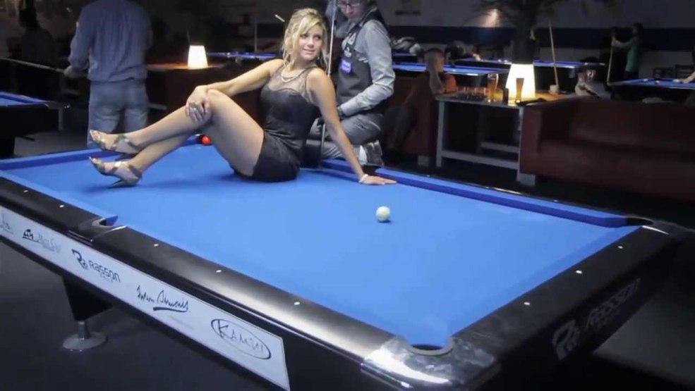 Zipot sur une table de billard