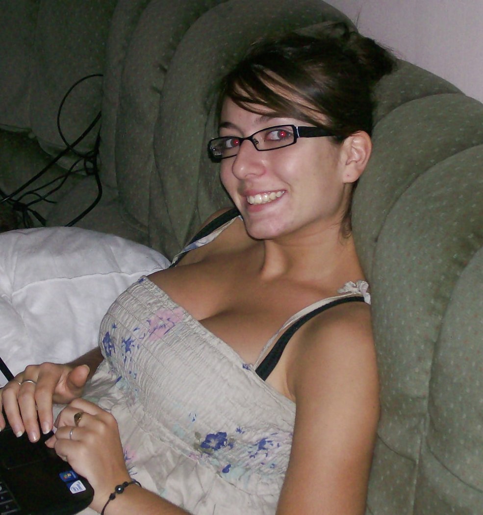 Vieille femme nue dans un film mince