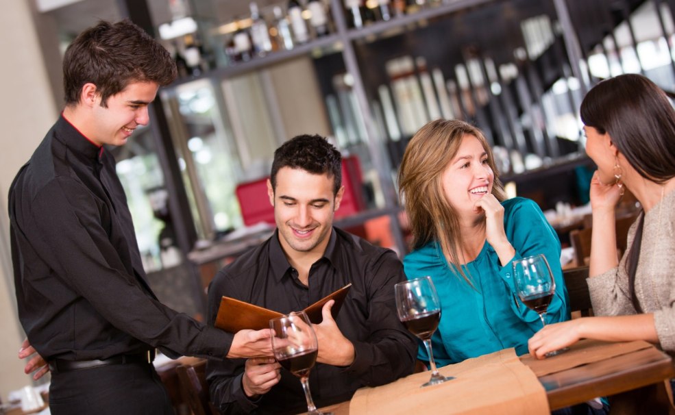 Les gens dans le restaurant