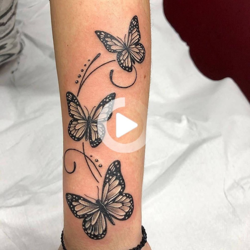 Tatouage de papillon sur l'avant-bras