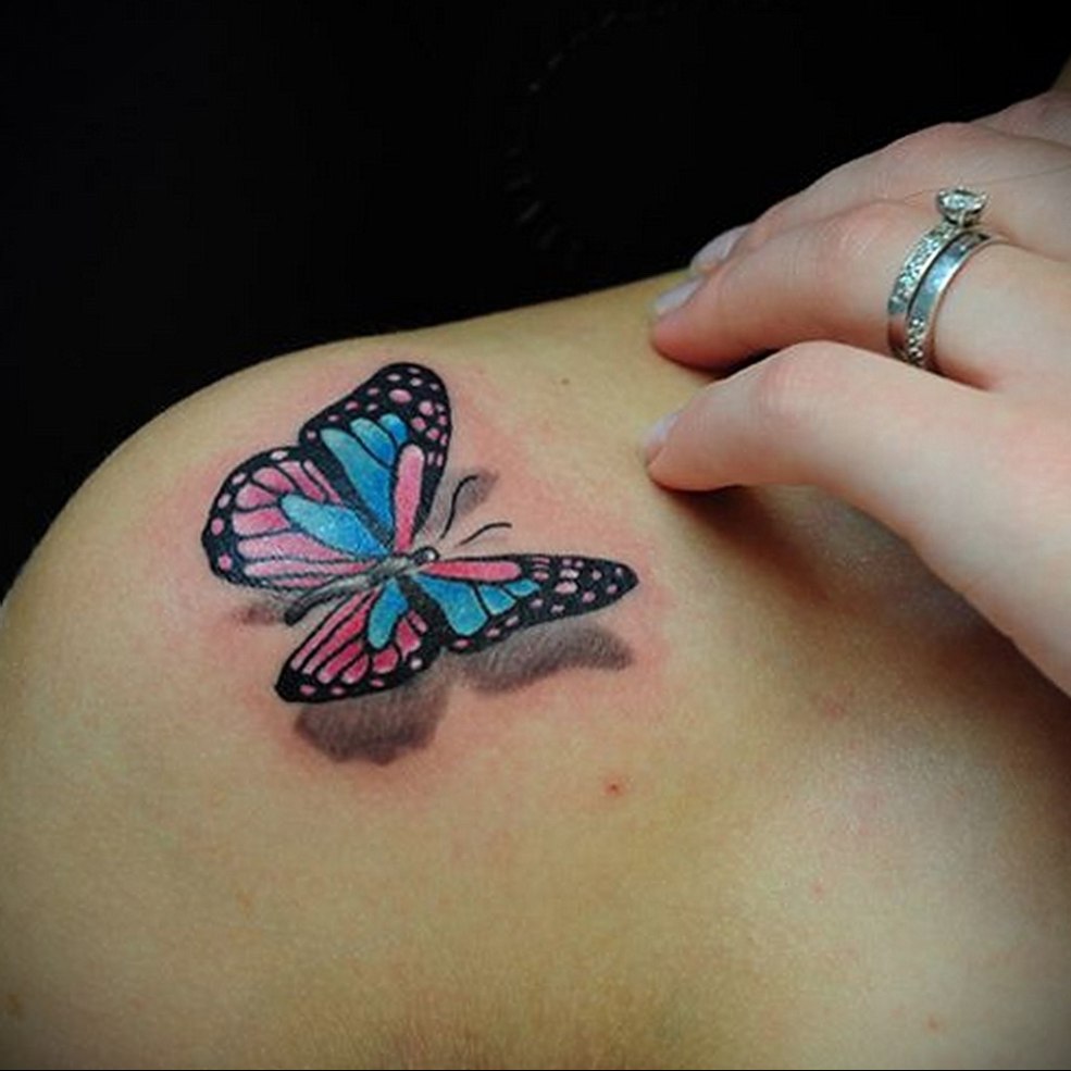 Tatouage volumétrique papillon