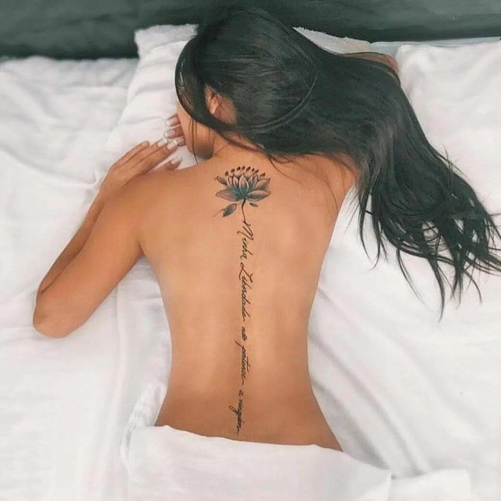 Tatouage au dos pour les filles