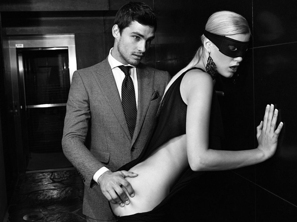 Homme et femme impérieux