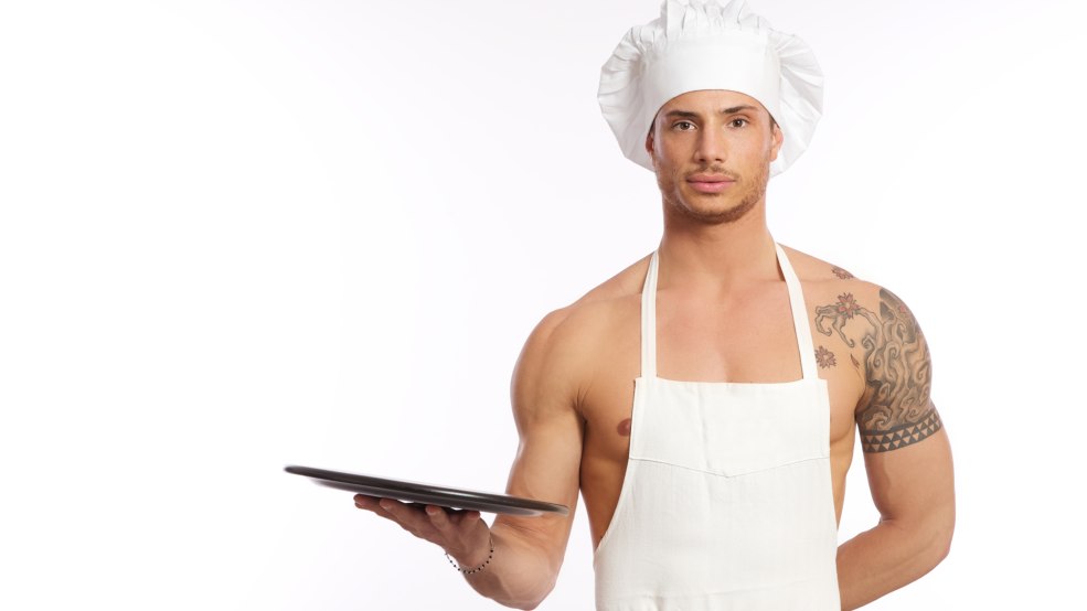 Cuire avec un plat dans les mains