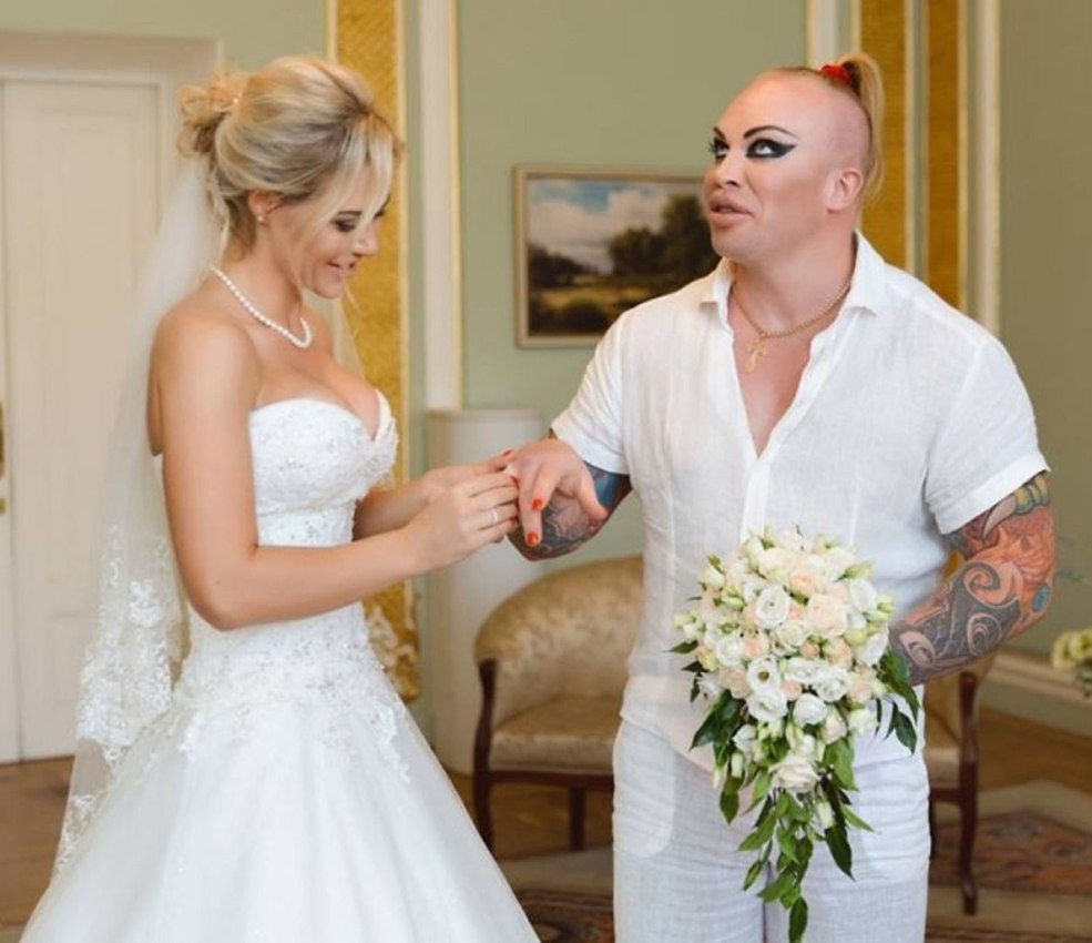 Blogger Sasha avec sa femme Masya