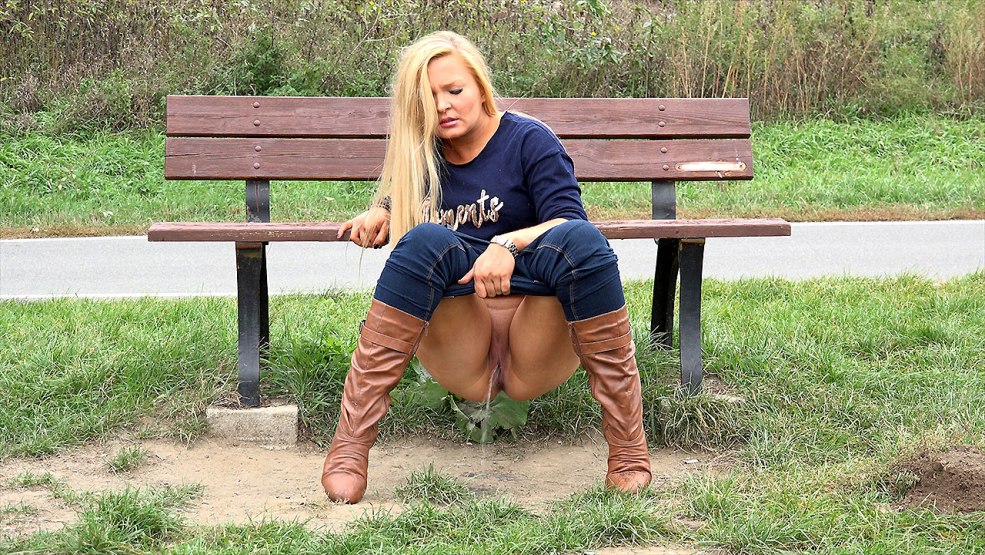 Les filles baisent dans la nature