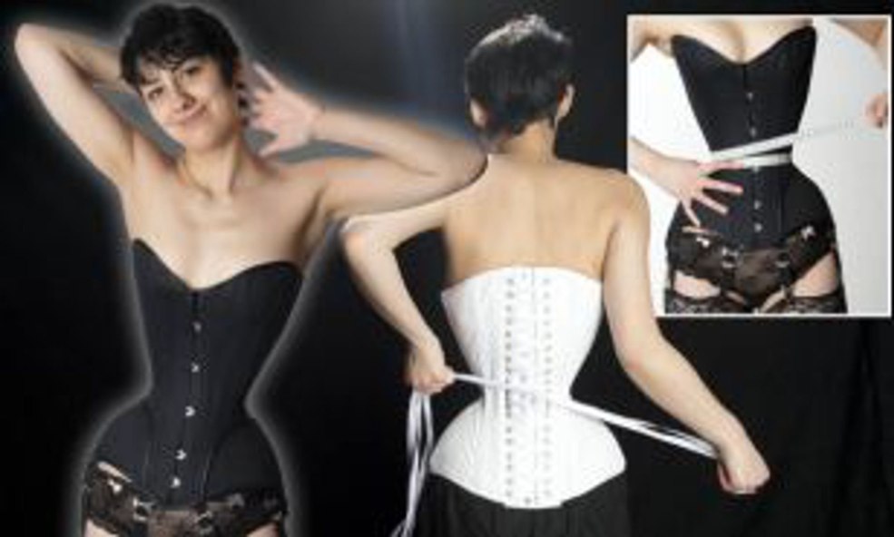 Monica Svithart en latex