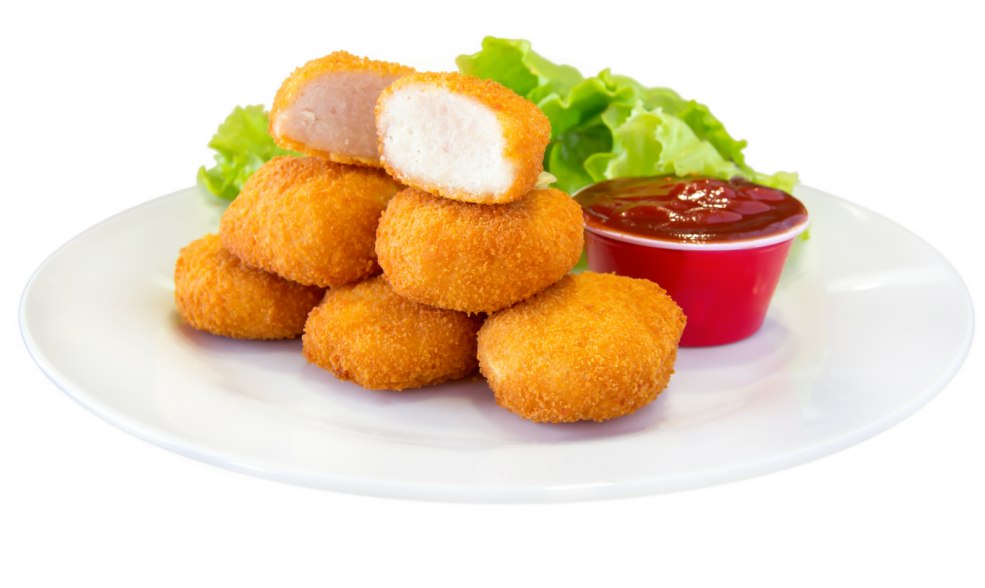 Nuggets sur une plaque blanche