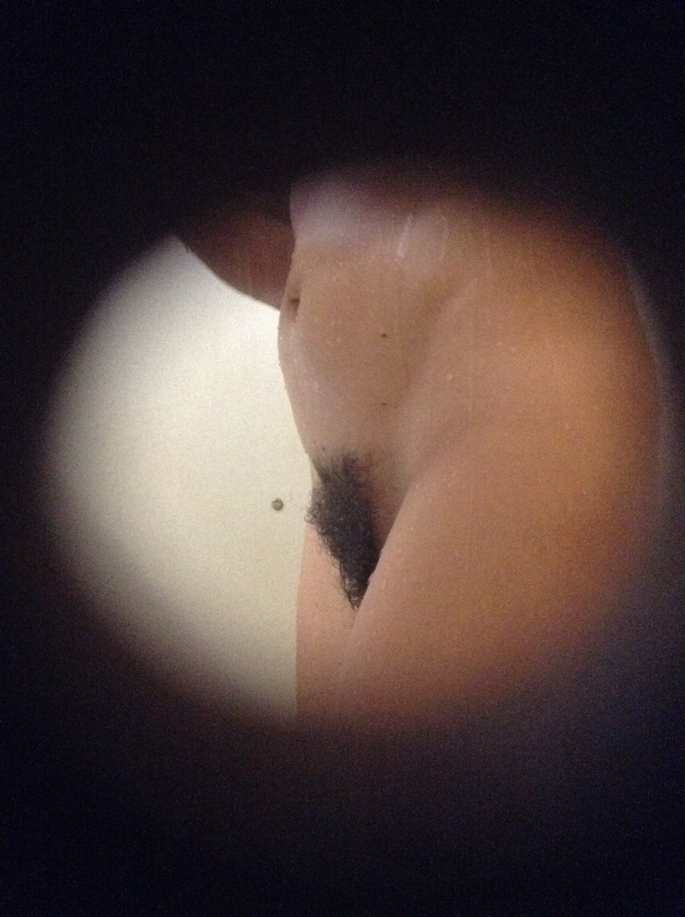 Caméra cachée dans les toilettes pour femmes