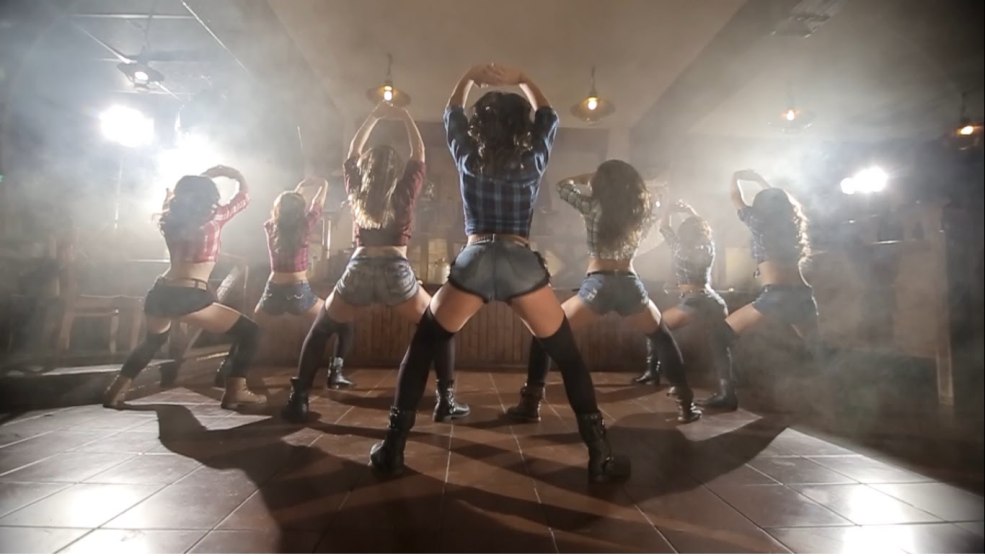 Tatyana Denisova danse Twerk
