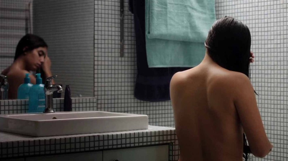 Afsia erzi en maillot de bain