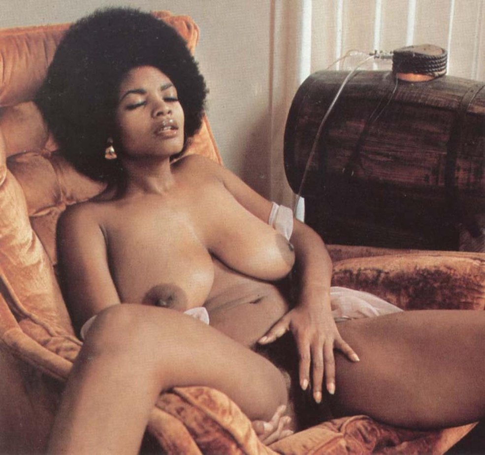 Femmes noires matures nues