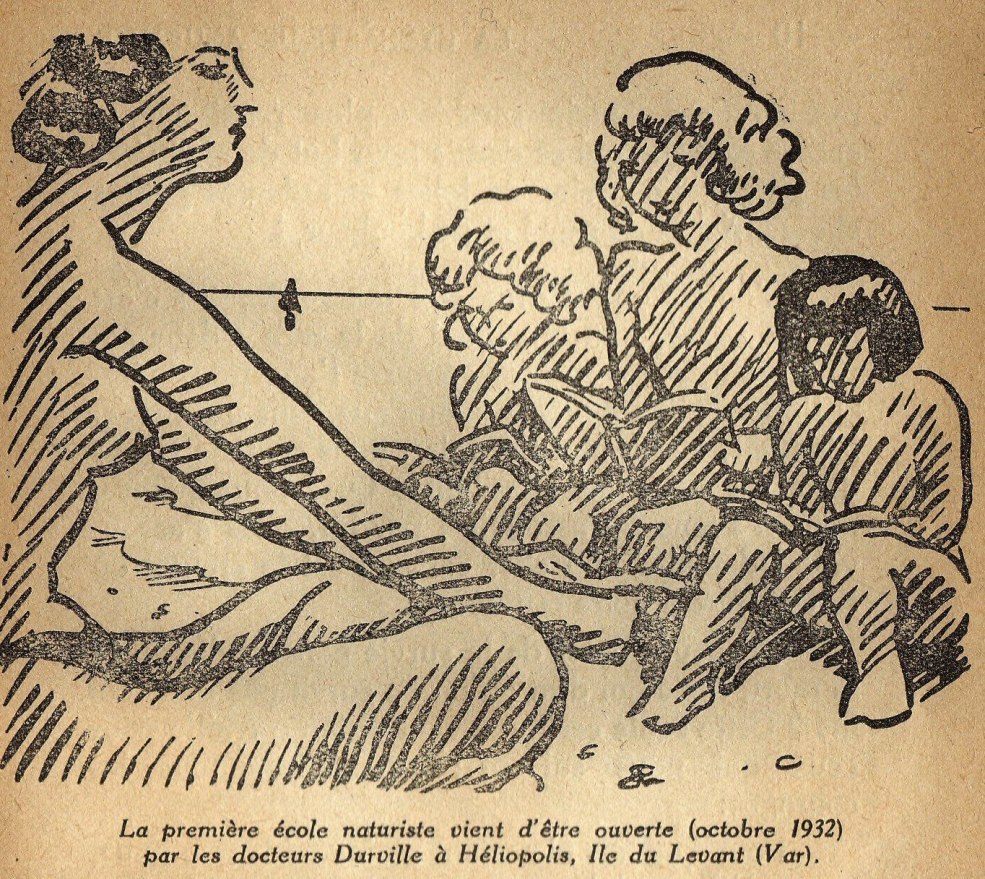 Nudista sur les dessins de plage