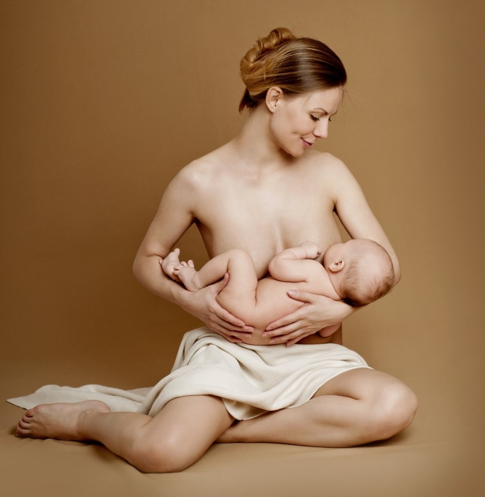 Angelina Jolie allaitement