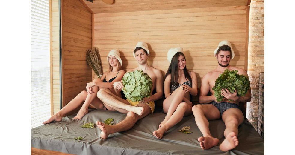 Photo dans le couple de sauna repos