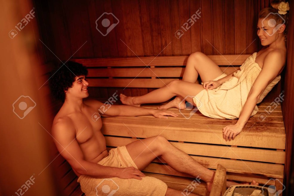 Homme et femme dans le bain de bain