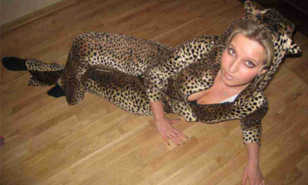 Femme en léopard
