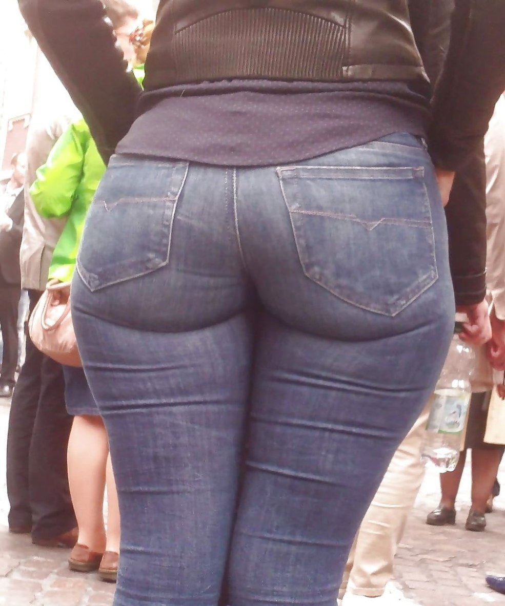 Cul juteux en jean bleu