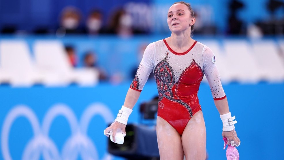 Gymnaste sur les barreaux