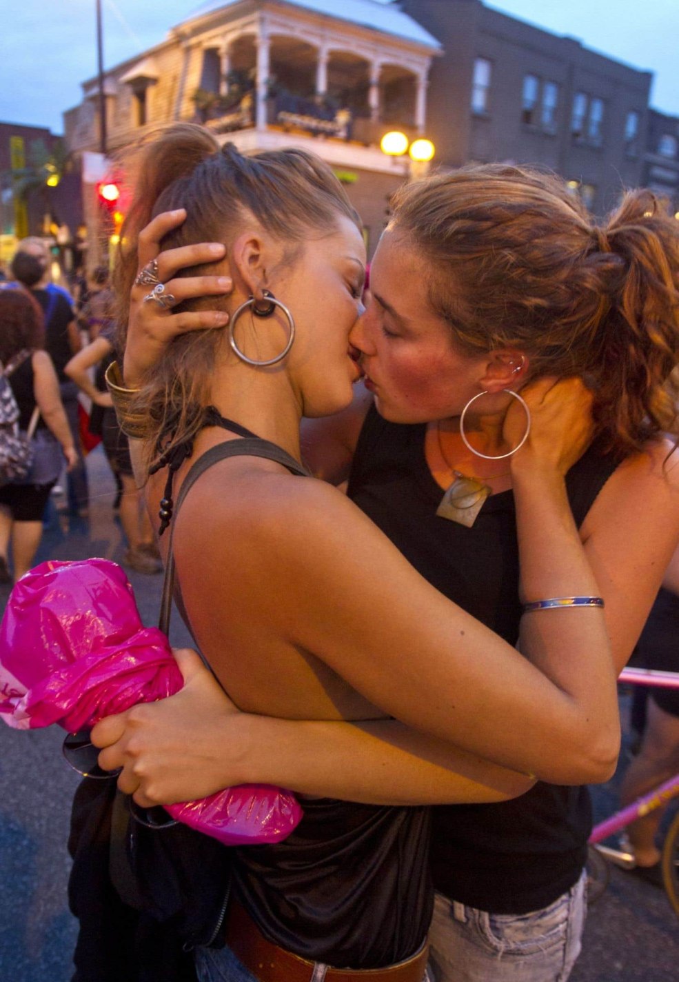 Homme et femme au lit