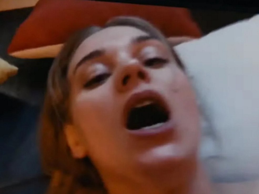 Christina Asmus dans la scène du lit de texte du film