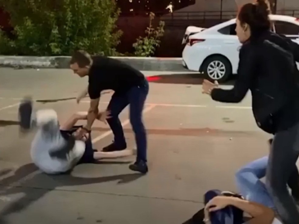 Homme et femme dans le bar blagues