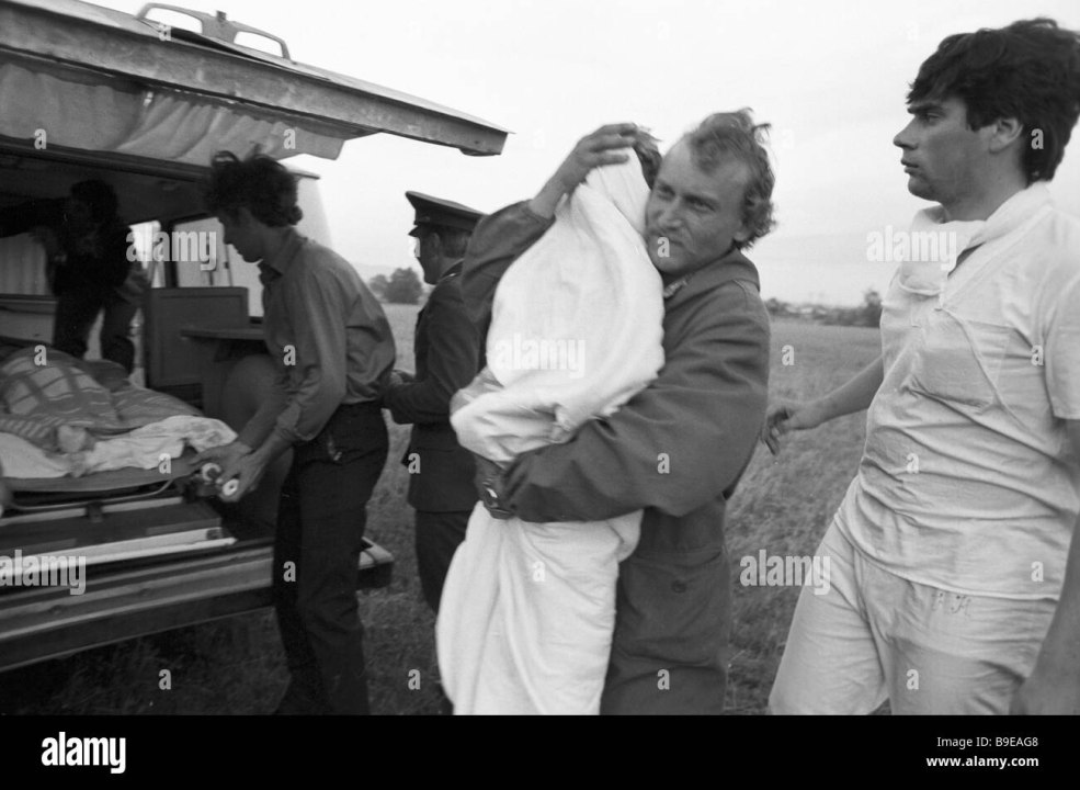 Fille dans l'ascenseur