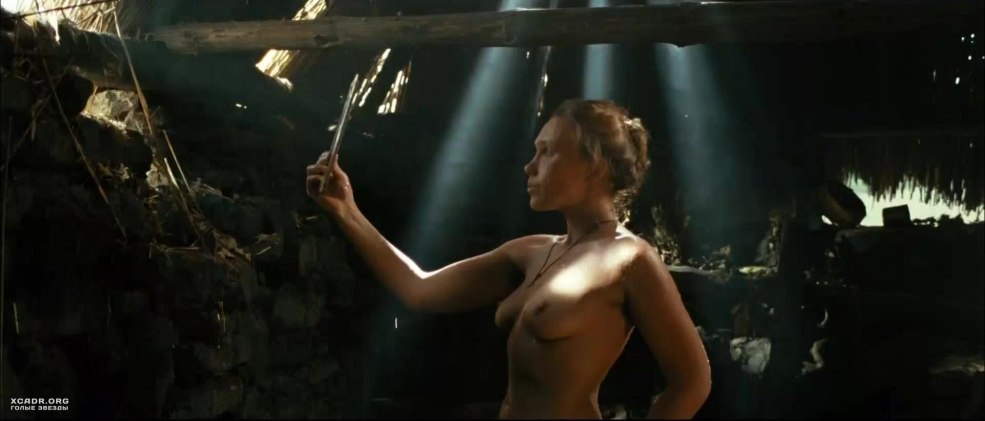 Dasha Perova est nue