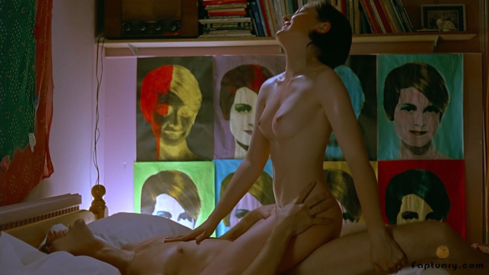 Kelly McDonald sur l'aiguille nue