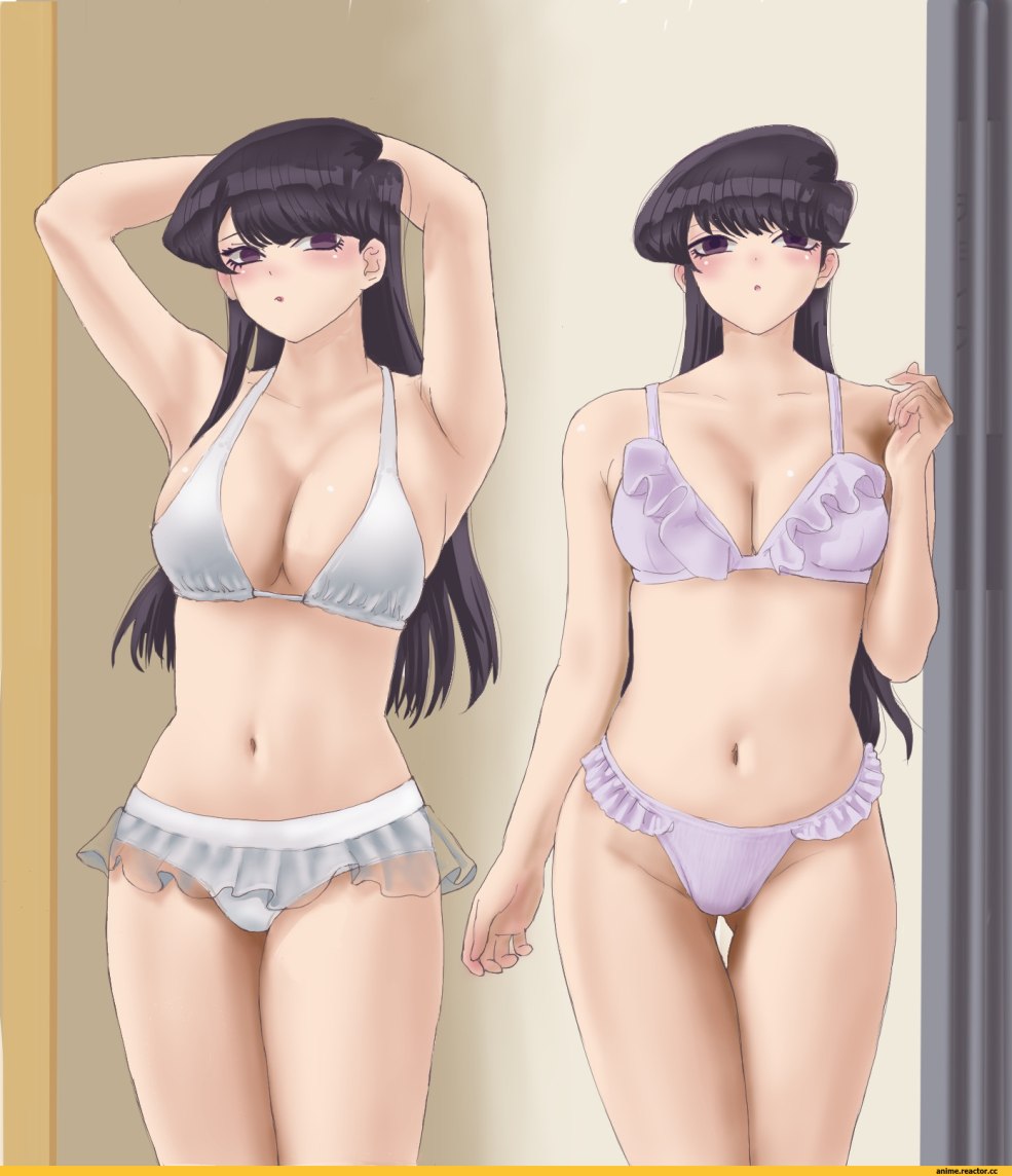 Komi San en maillot de bain
