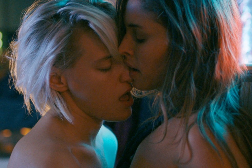 Poussins en bas et collants