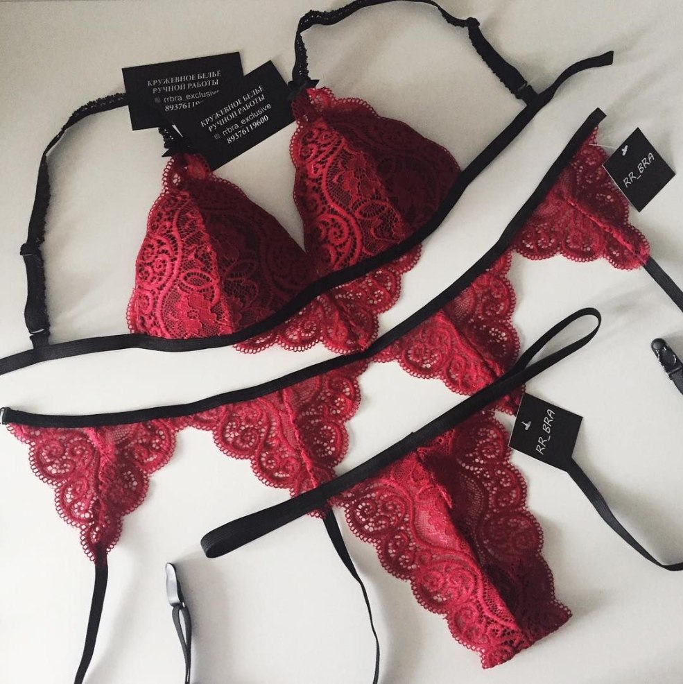 Belles filles en sous-vêtements