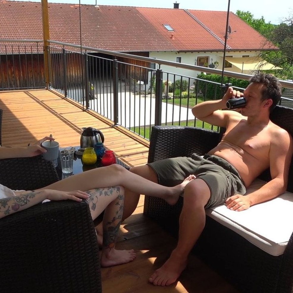 Voyeur Cassettes de la rue Balcon de nettoyage de l'épouse qui nettoie sans culotte