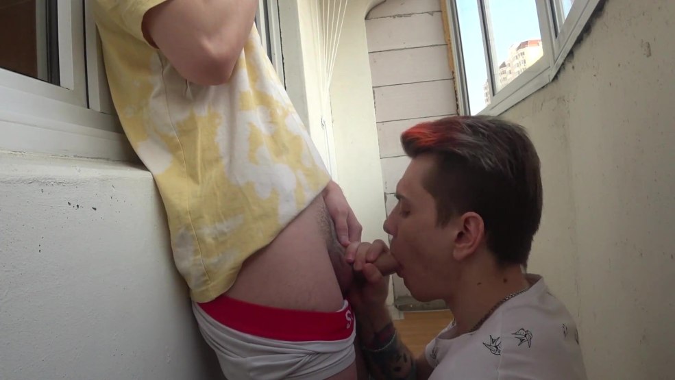 Baise amateur sur le balcon