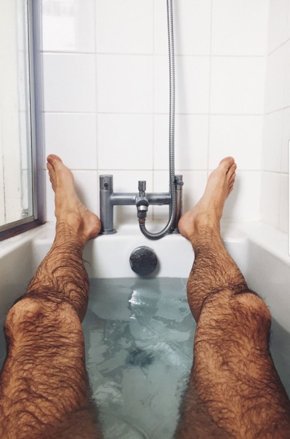 Soeur se masturbe sous douche (porno