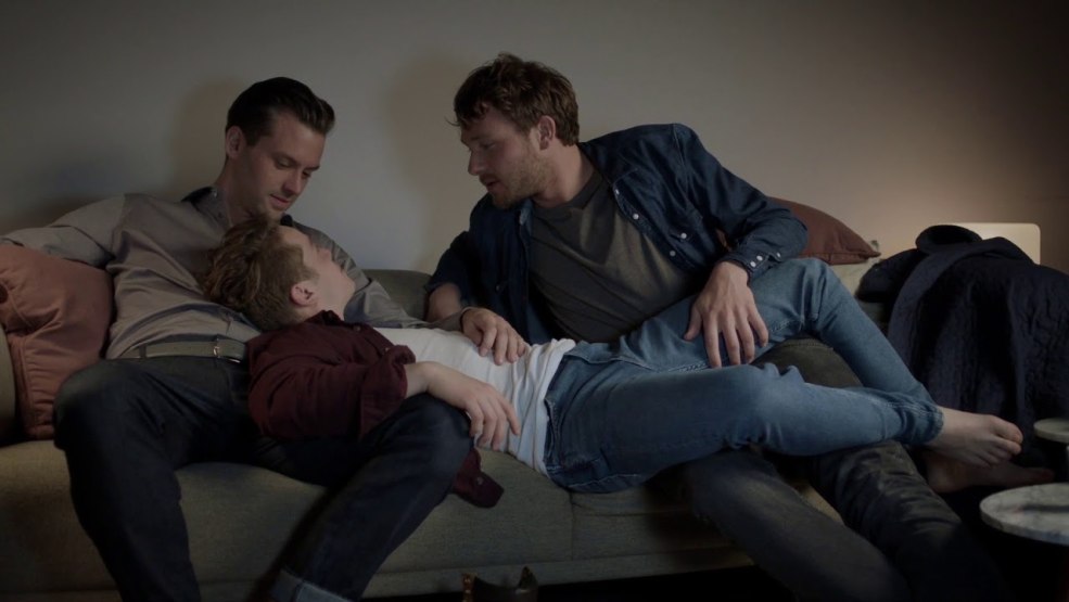 String sous son pantalon