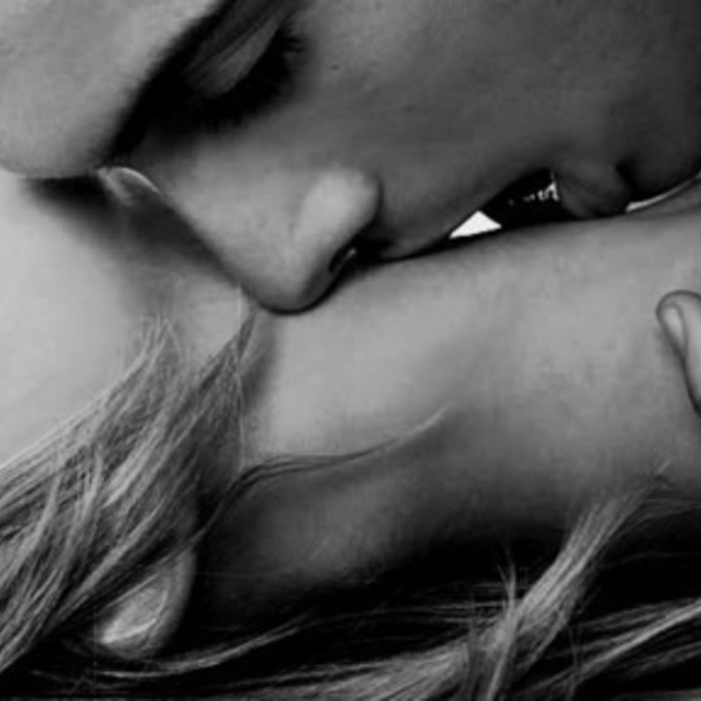 Baiser passionné dans le cou