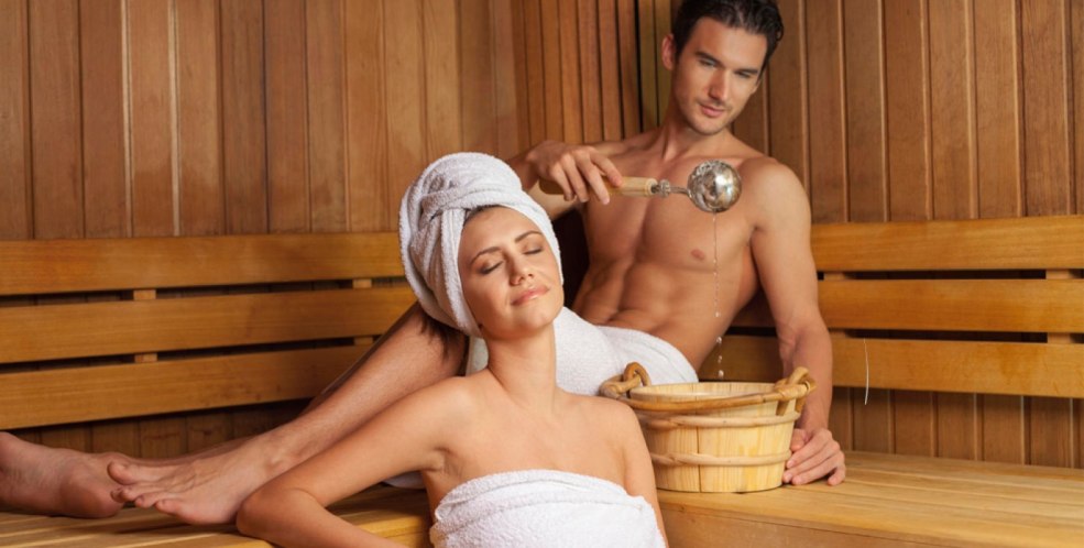 Bath russe avec un balai