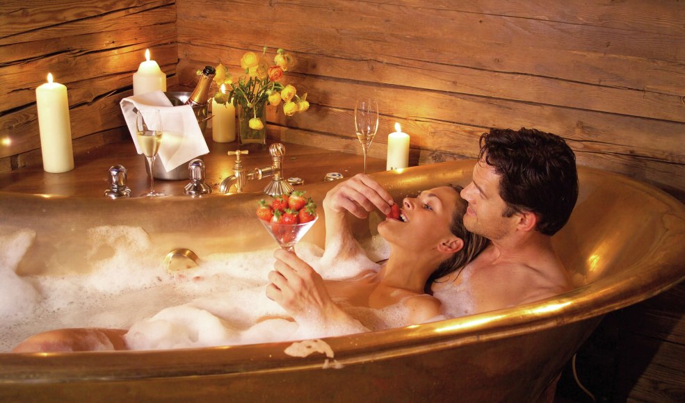 Beaux hommes dans le sauna