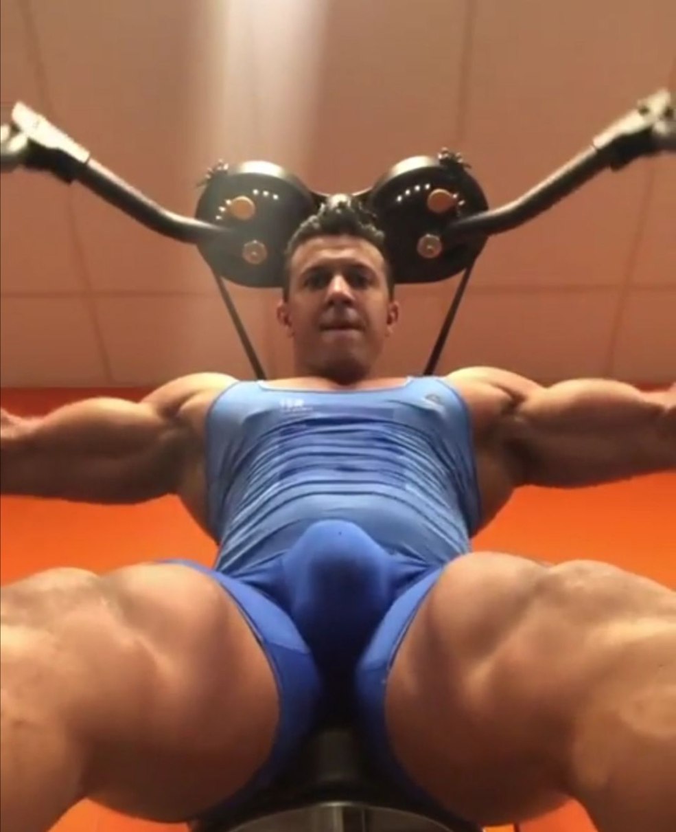 Bodybuilder de kalinin romain nu