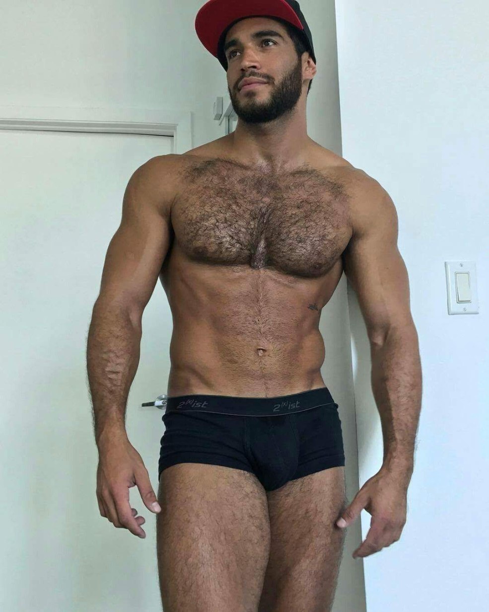 Gars poilues en short