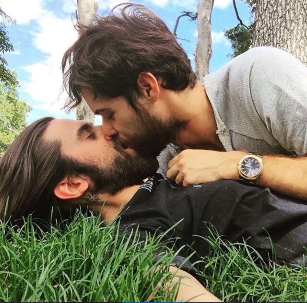 Un baiser avec un barbu